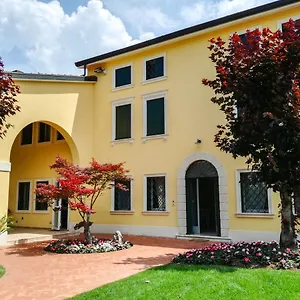 https://villa-montenero.hotelinveneto.com
